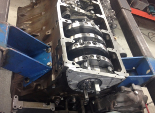 MAN D2842 LE 401, Assembling with new Long Block, in progress